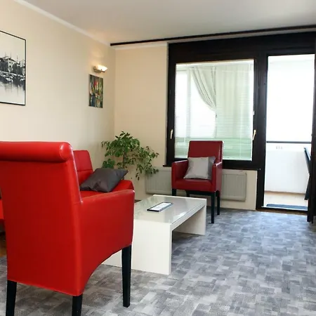 Mama Sak Apartman *